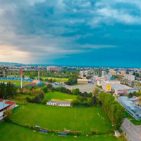 Juls Apartment Next To Football And Hockey Stadium Bratislava Esterno foto