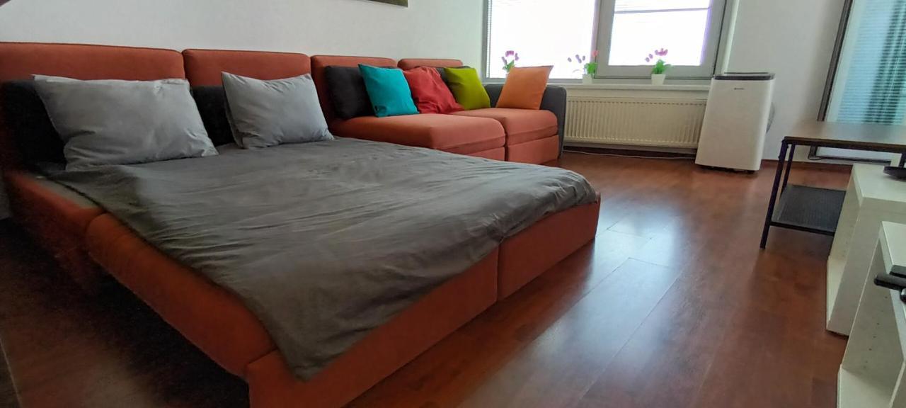 Juls Apartment Next To Football And Hockey Stadium Bratislava Esterno foto
