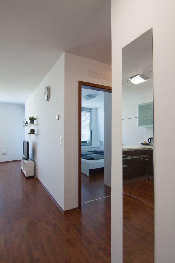 Juls Apartment Next To Football And Hockey Stadium Bratislava Esterno foto